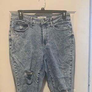 Judy Blue Light Wash Ripped Cropped Jeans